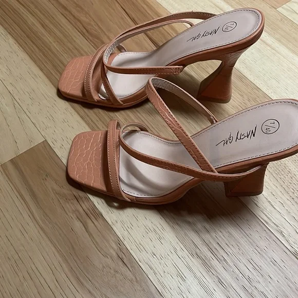 Mule sandals - Picture 2 of 3